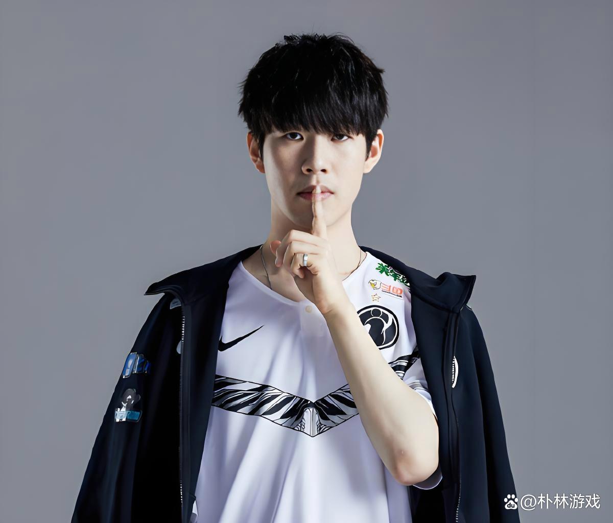 关于TheShy回归赛场,逆转首场状态亮眼,拜仁观众沸腾!的信息 关于TheShy回归赛场,逆转首场状态亮眼,拜仁观众沸腾!的信息