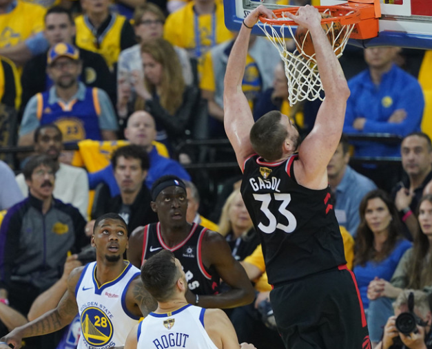 亚博-浓眉哥关键节点关键助攻，巴塞罗那带队取胜！的简单介绍