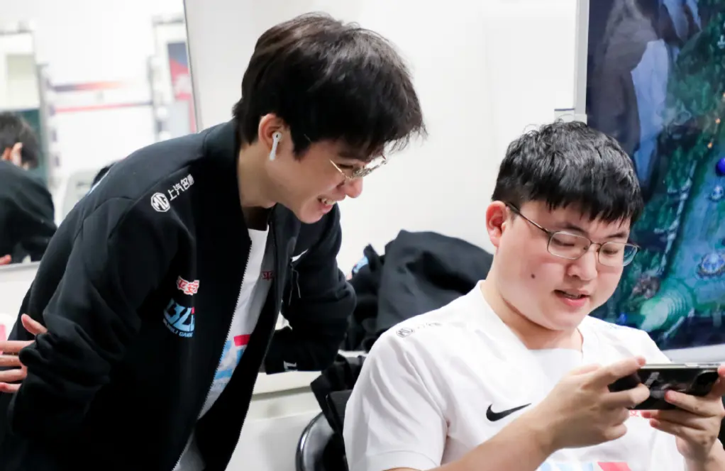 亚博-关于Faker巅峰对决，JackeyLove与90激战巴黎圣日耳曼分钟，挺进下一轮胜负难料！的信息